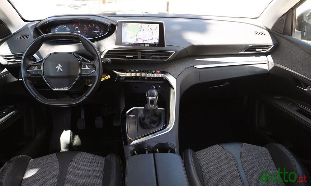 2019' Peugeot 5008 1.5 Bluehdi Allure photo #5