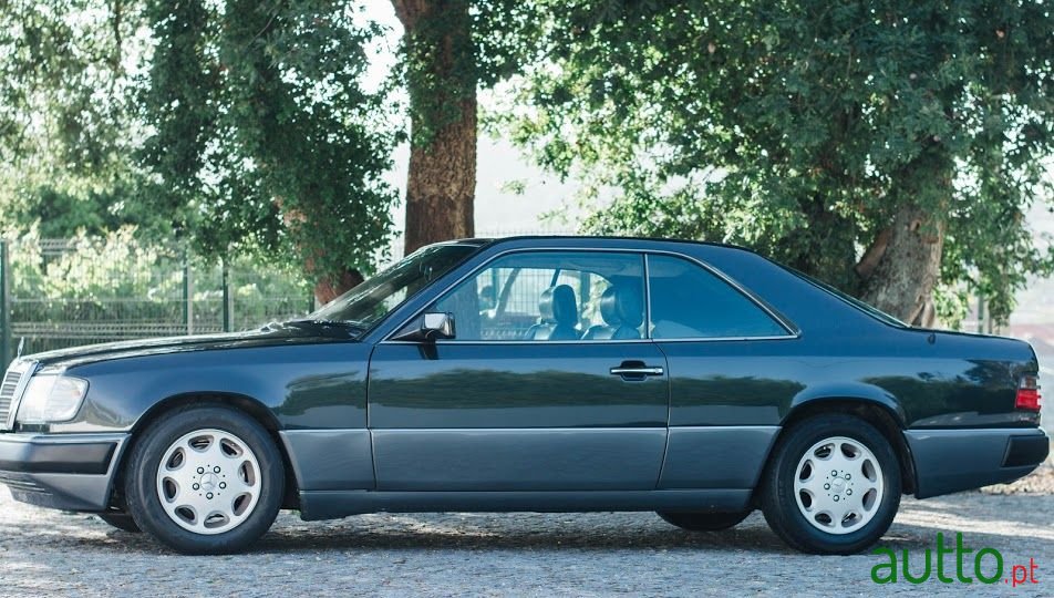 1992' Mercedes-Benz 230 photo #5