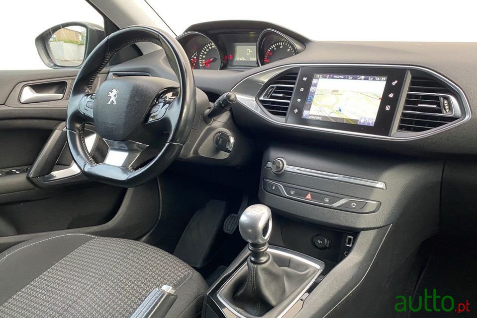 2017' Peugeot 308 Sw photo #5