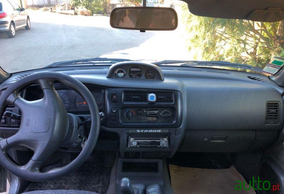 1999' Mitsubishi L200 Strada photo #1