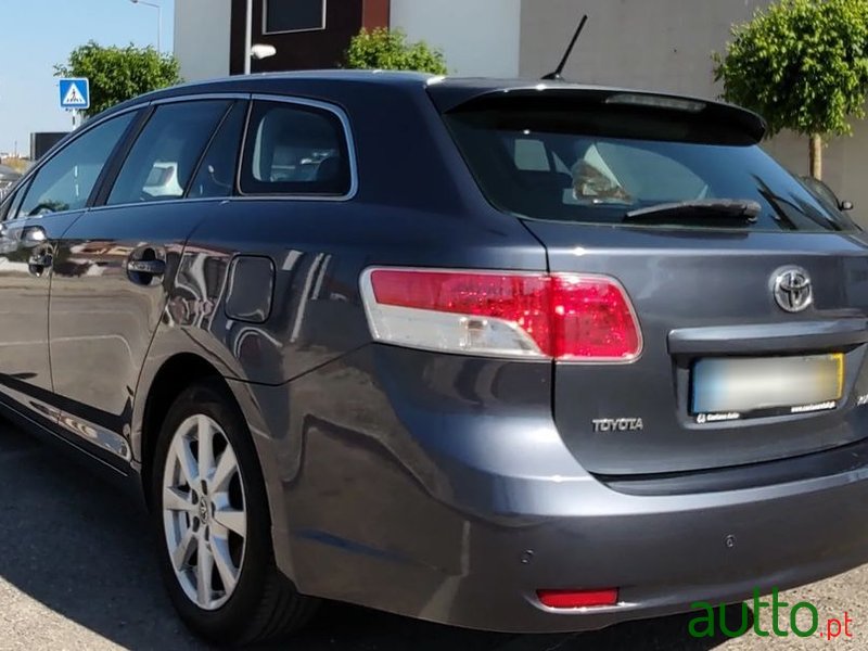 2010' Toyota Avensis Sw photo #3