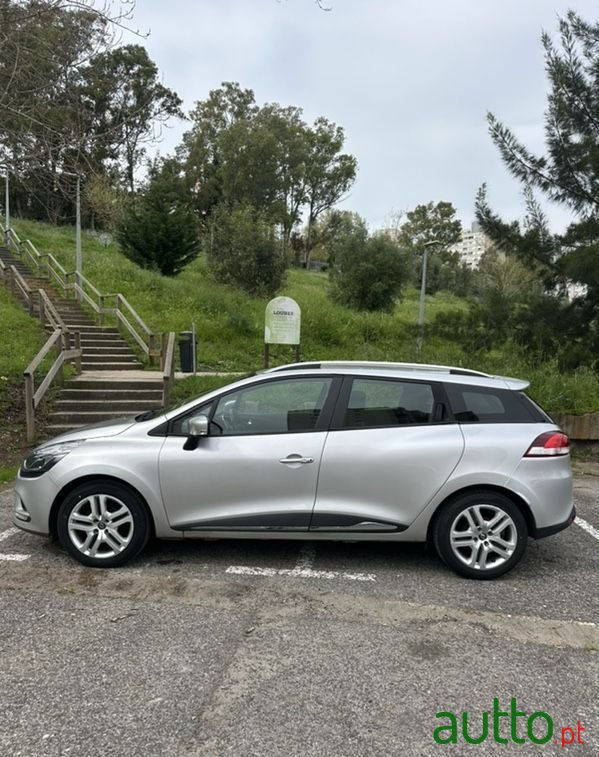 2019' Renault Clio Sport Tourer photo #1