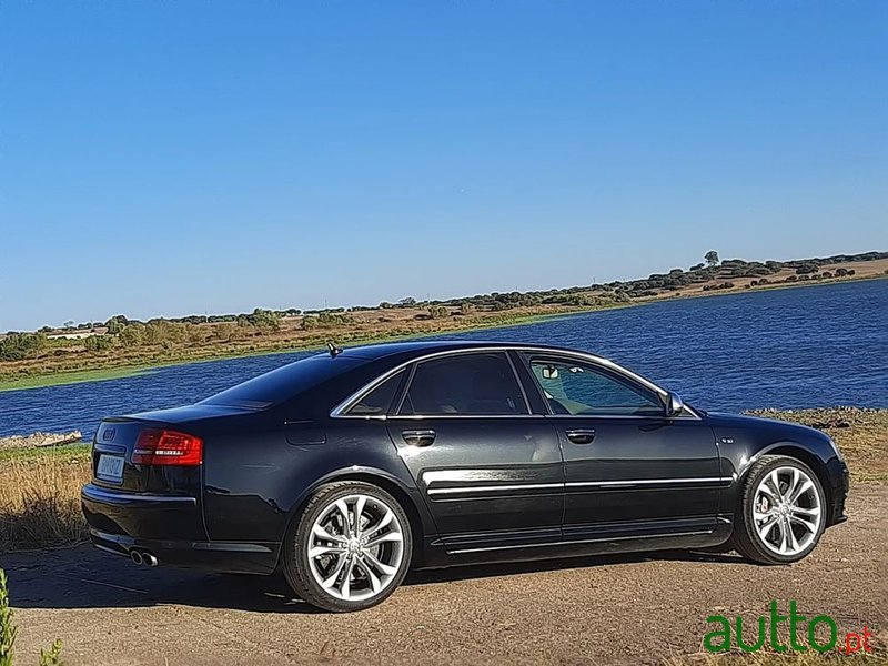 2007' Audi S8 Quattro photo #3