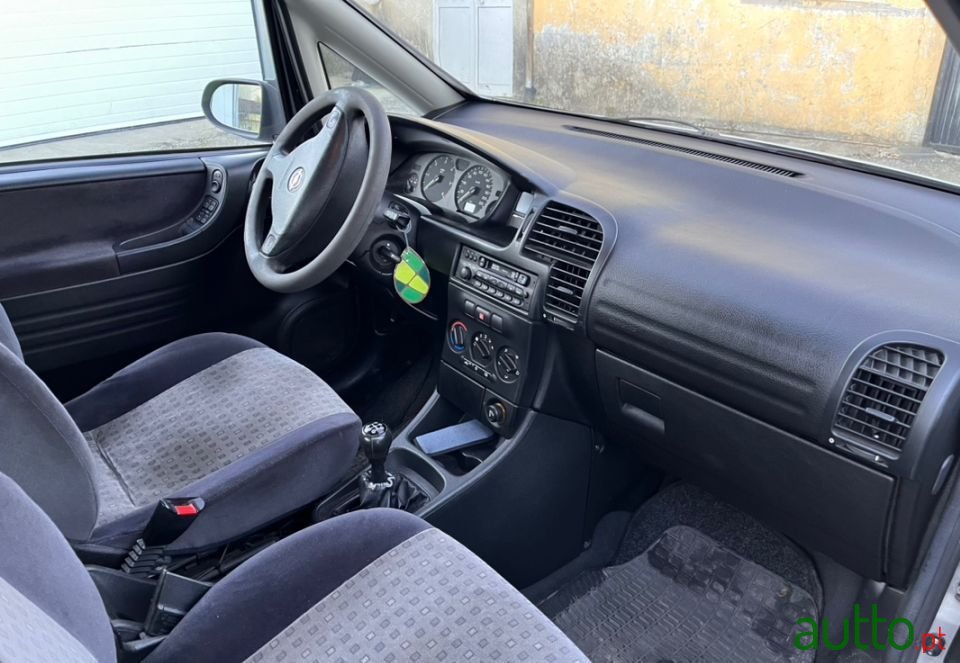 2001' Opel Zafira photo #3