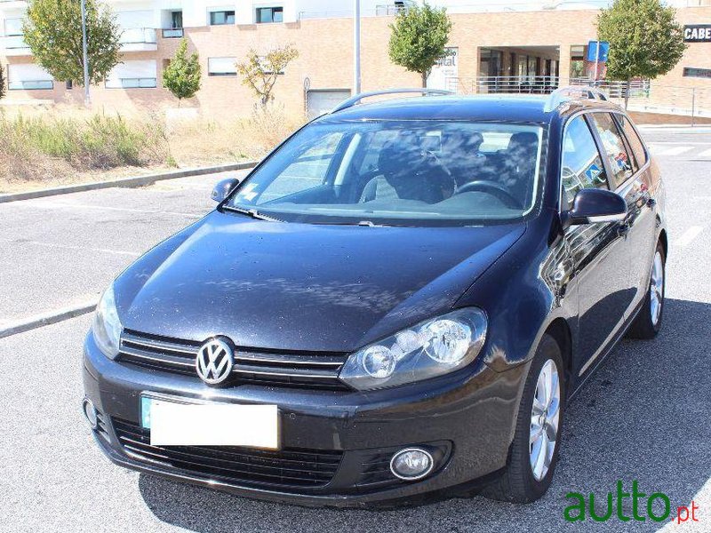 2011' Volkswagen Golf Variant photo #1