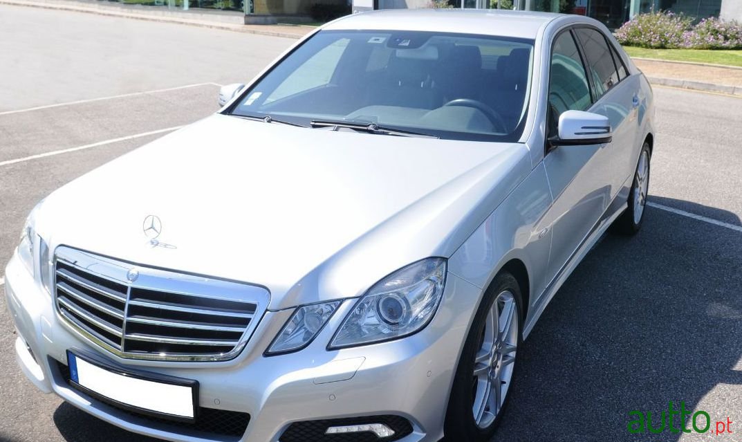 2009' Mercedes-Benz E-250 photo #2