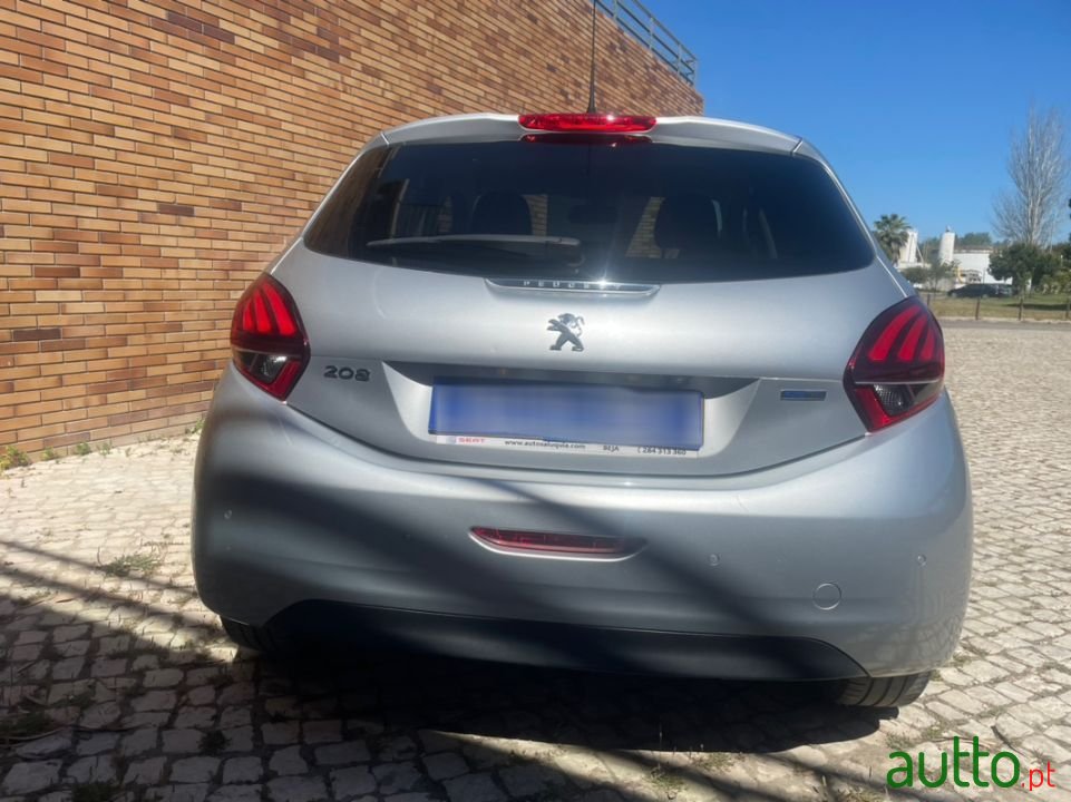 2016' Peugeot 208 photo #5