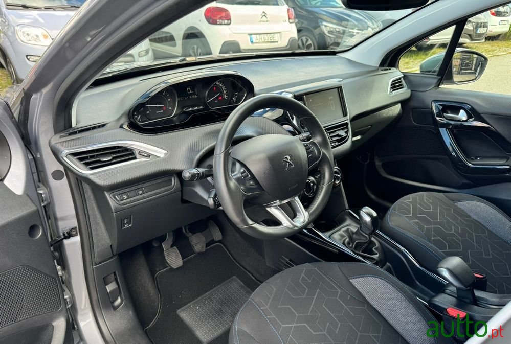 2019' Peugeot 2008 photo #6