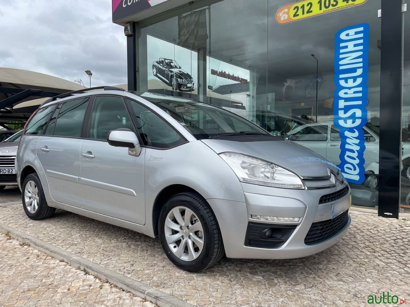 2011' Citroen C4 Grand Picasso photo #1