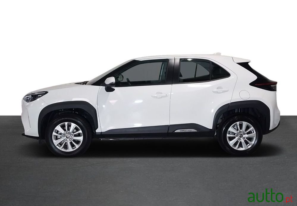 2023' Toyota Yaris Cross photo #3