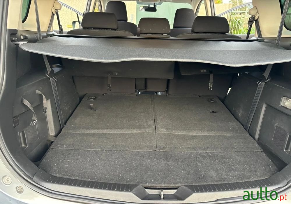 2011' Mazda 5 photo #4