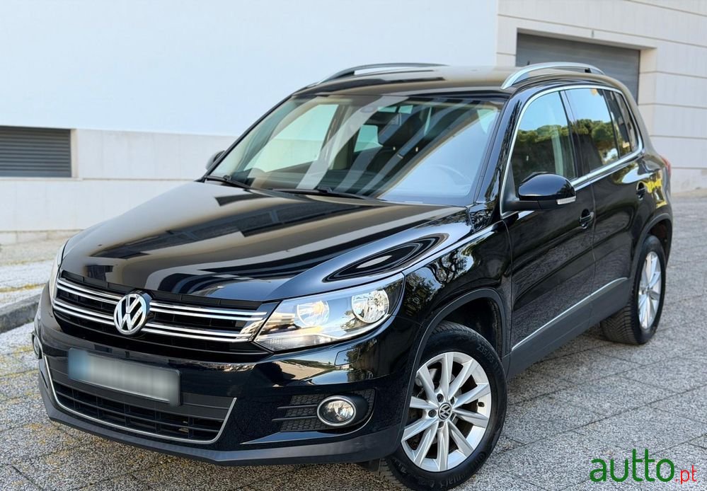 2011' Volkswagen Tiguan photo #1