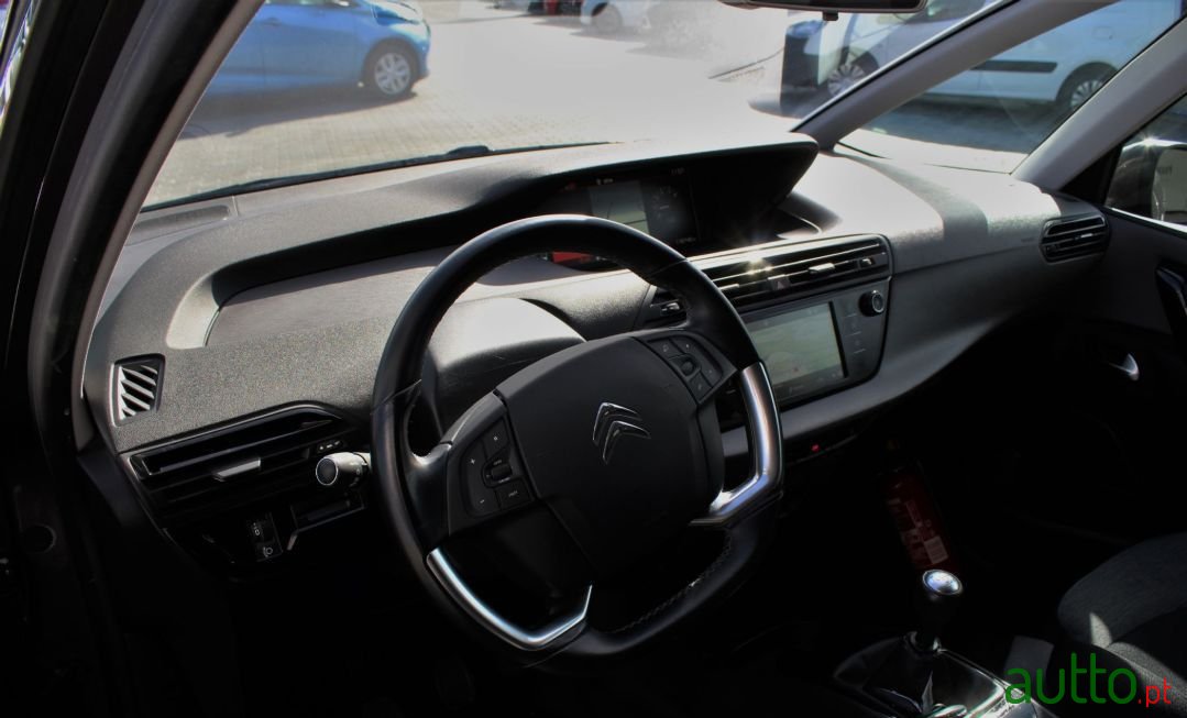 2017' Citroen C4 Grand Picasso photo #6