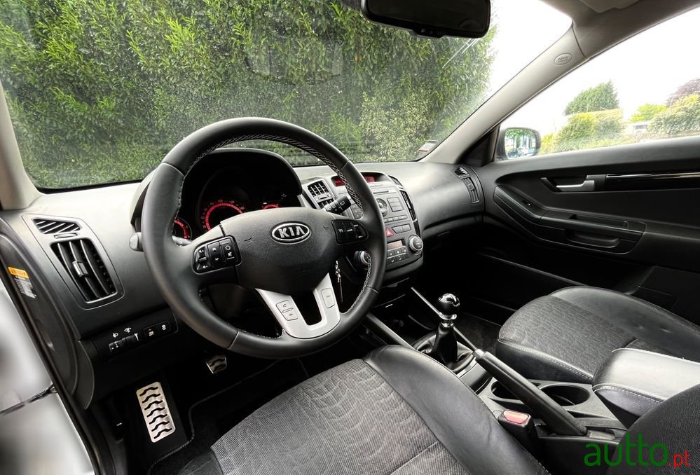 2011' Kia Ceed photo #5