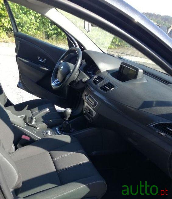 2014' Renault Megane Sport Tourer photo #3