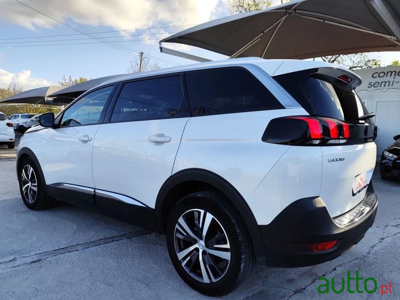 2022' Peugeot 5008 photo #5