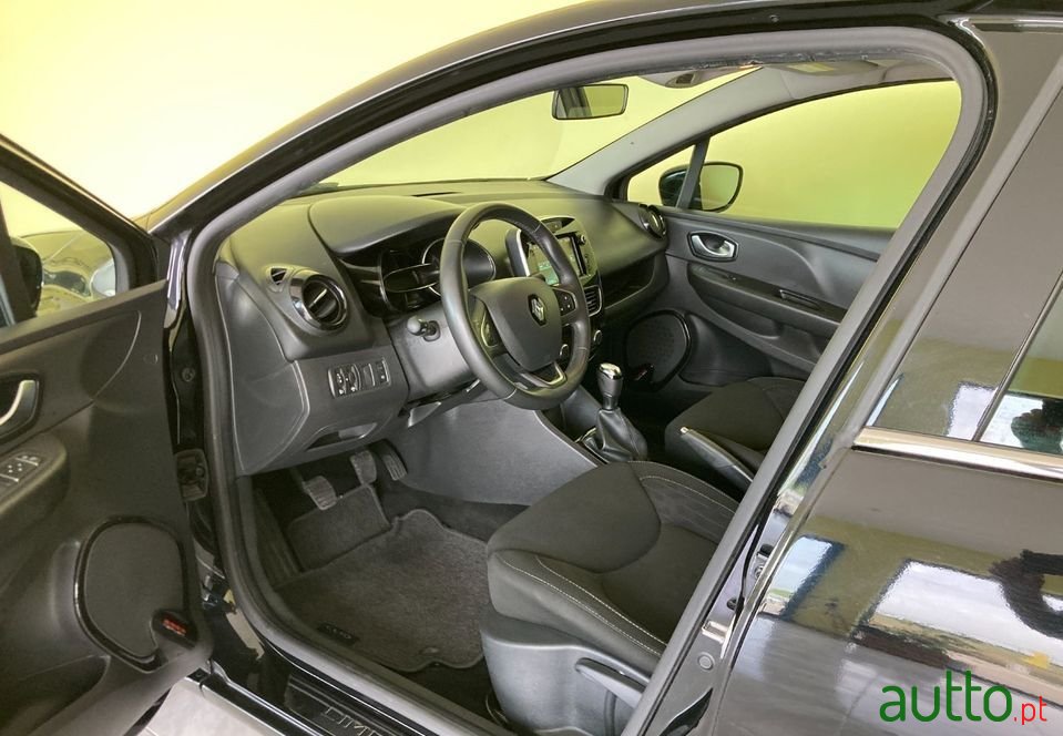 2019' Renault Clio photo #6