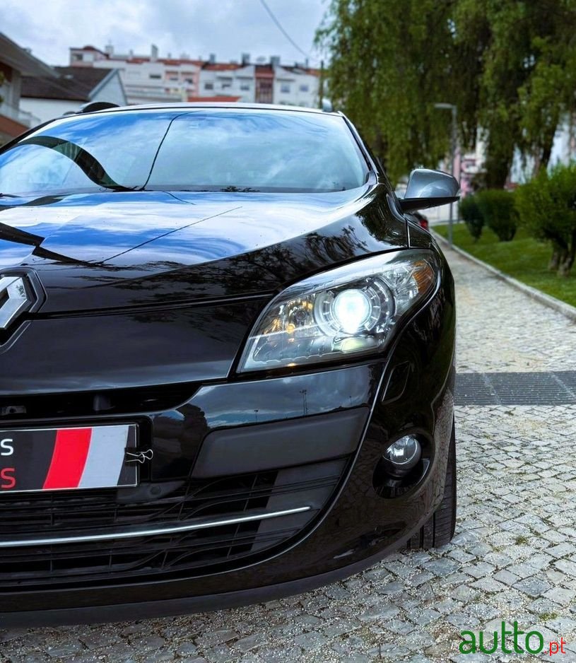 2010' Renault Megane Break photo #5