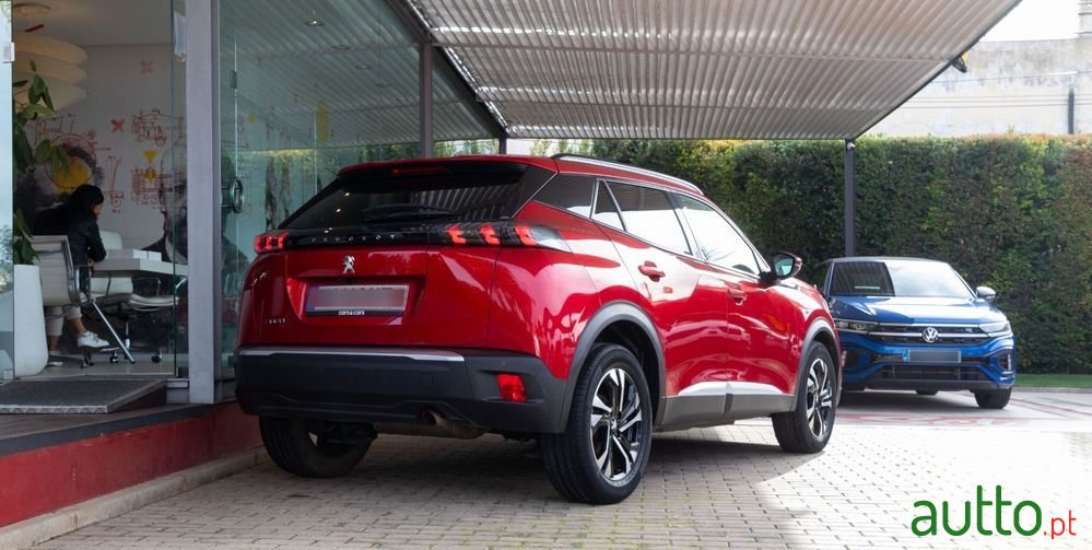 2021' Peugeot 2008 photo #3