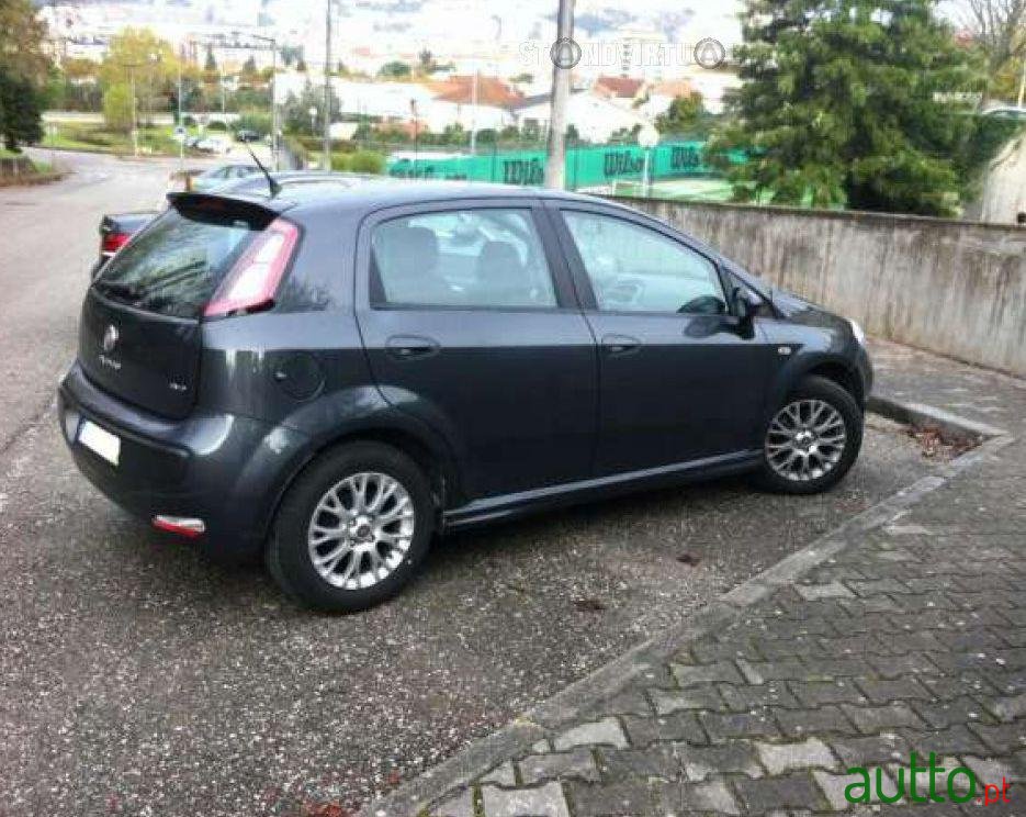 2011' Fiat Punto 1.3 M-Jet photo #1