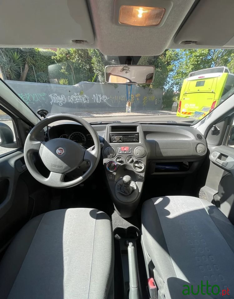 2012' Fiat Panda photo #5