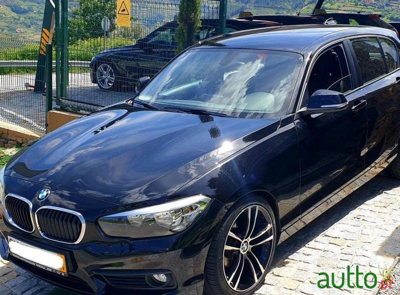 2015' BMW 116 D Eficiente Dynamic photo #1