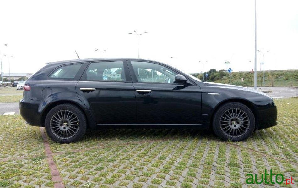 2008' Alfa Romeo 159 Sportwagon photo #4