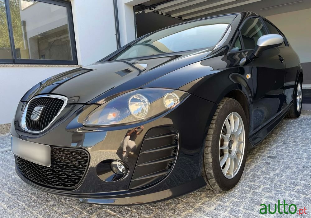 2007' SEAT Leon photo #1