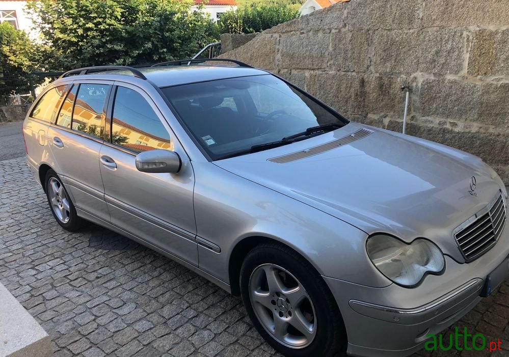 2004' Mercedes-Benz C 220 photo #5