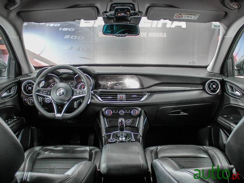 2017' Alfa Romeo Stelvio 2.2 D Super At8 photo #3