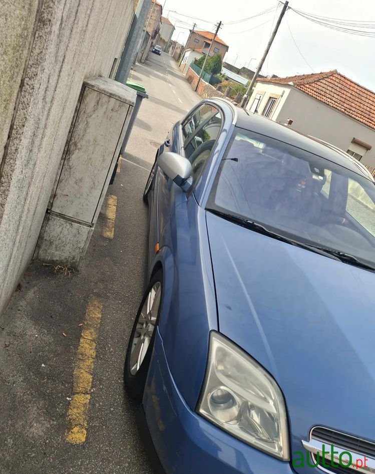 2003' Opel Signum 2.2 Dti photo #2