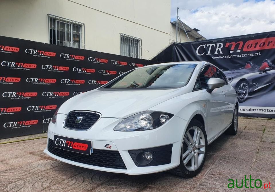 2012' SEAT Leon photo #1