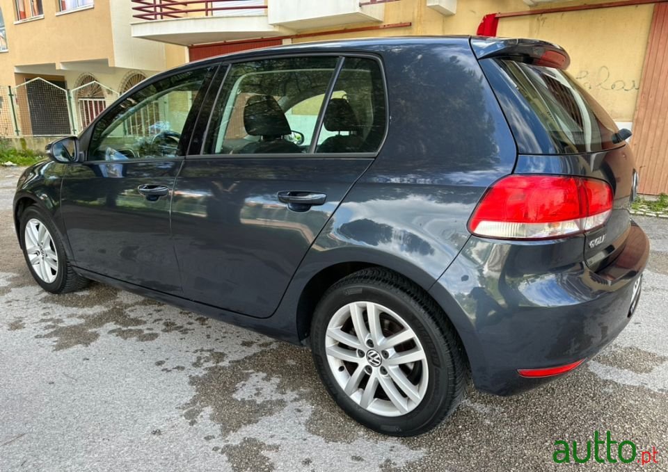 2010' Volkswagen Golf photo #3