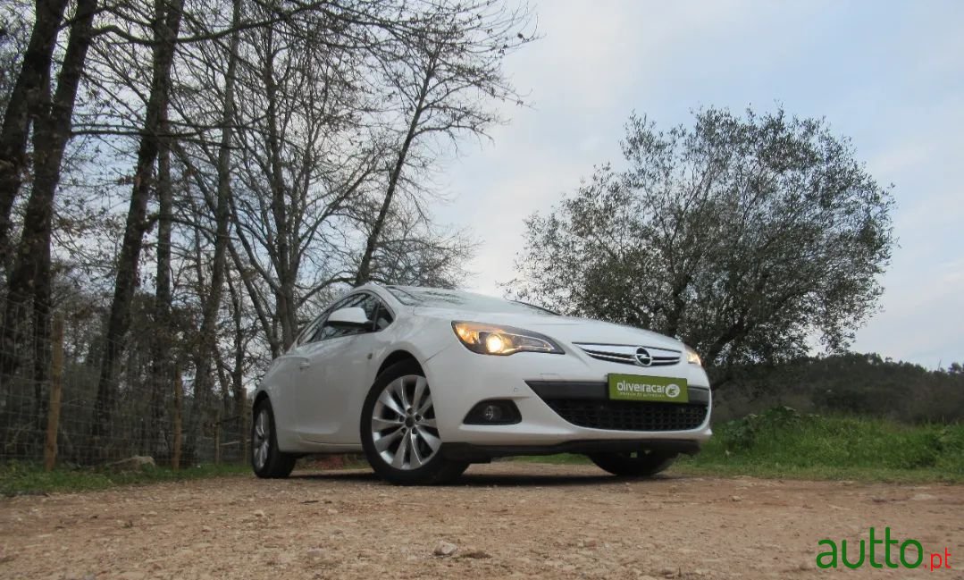 2012' Opel Astra Gtc photo #4
