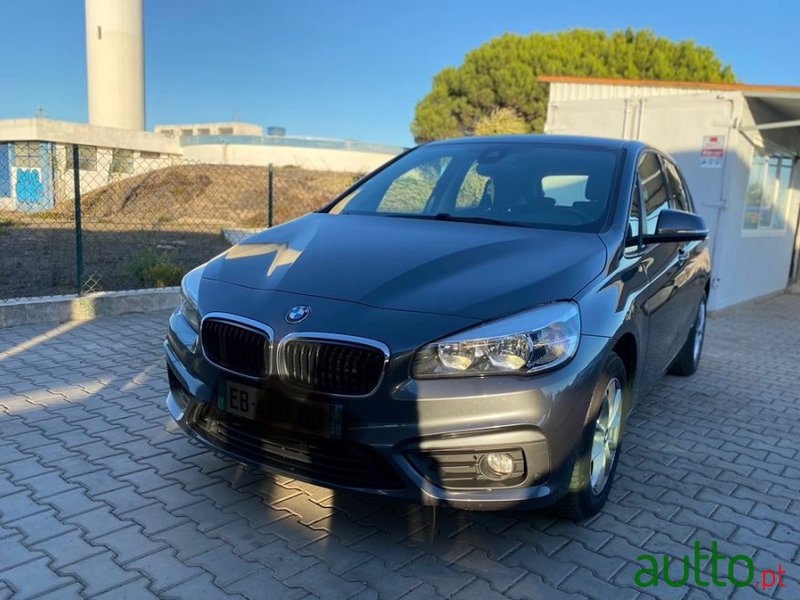 2017' BMW 218 Gran Tourer photo #2