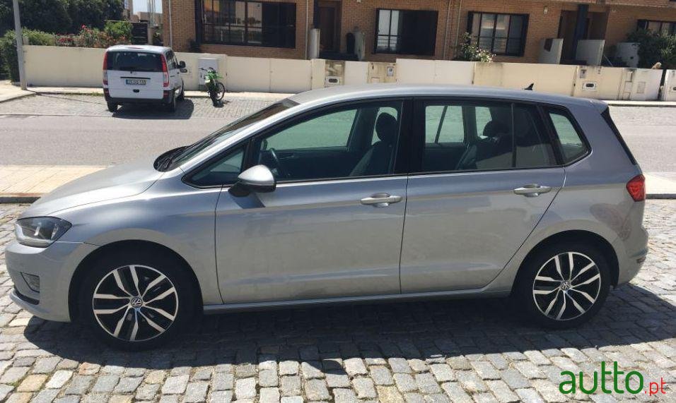 2016' Volkswagen Golf Sportsvan photo #1