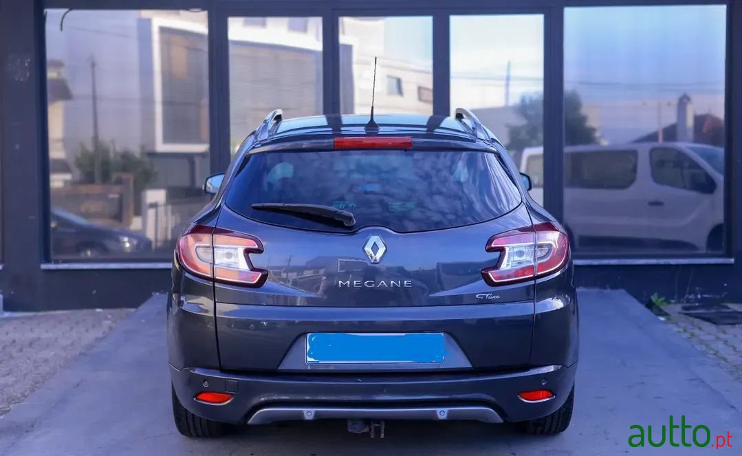 2012' Renault Megane Sport Tourer photo #3