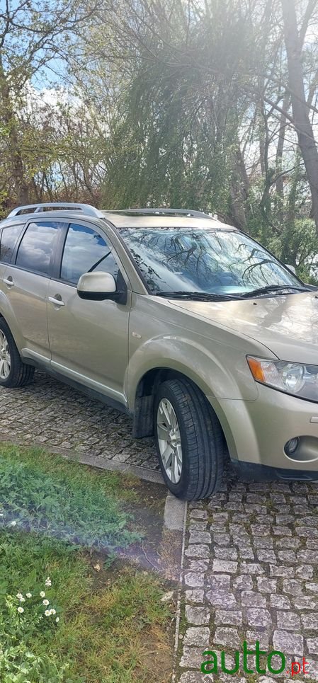2008' Mitsubishi Outlander photo #3