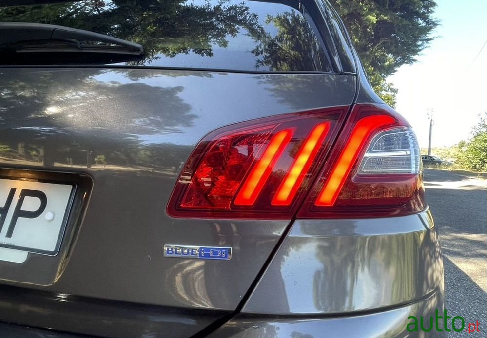 2015' Peugeot 308 1.6 Bluehdi Allure photo #3