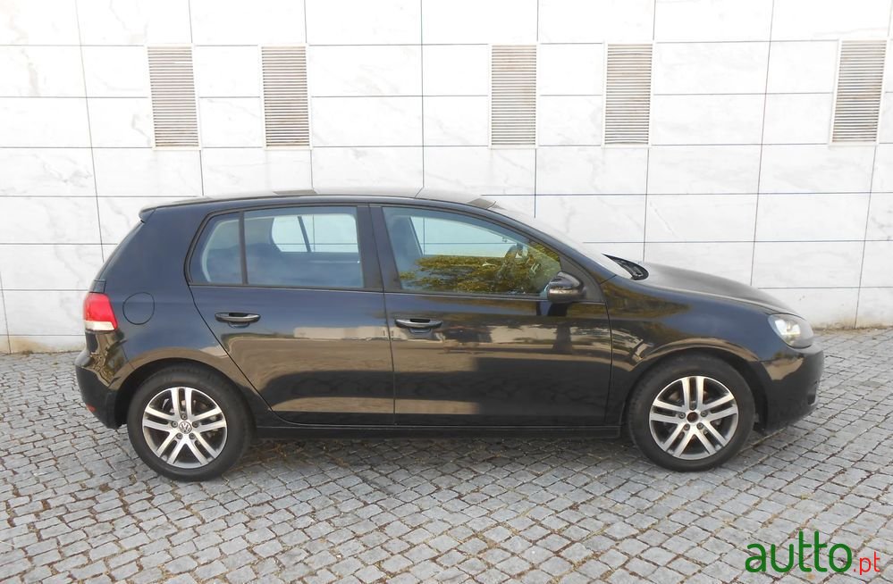 2010' Volkswagen Golf photo #6