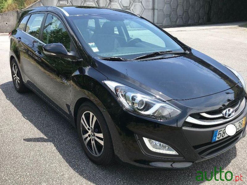 2013' Hyundai i30 Cw photo #2