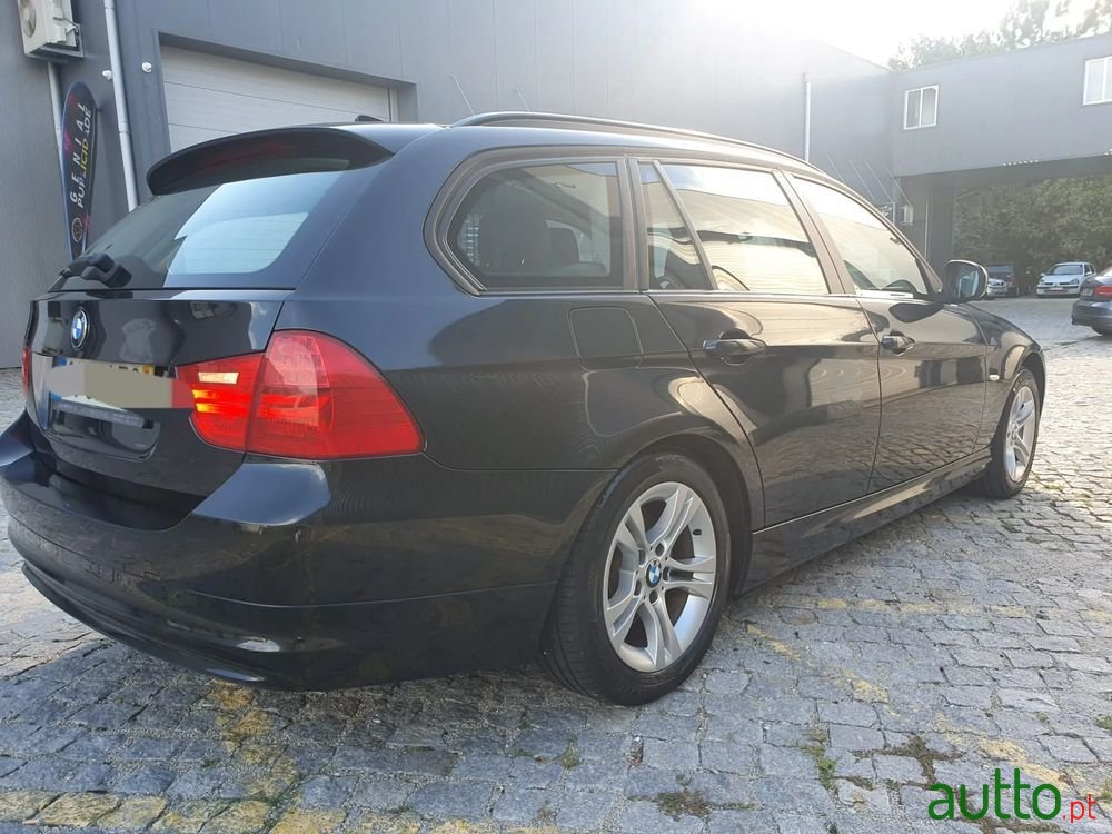 2011' BMW Série 3 D Touring photo #6