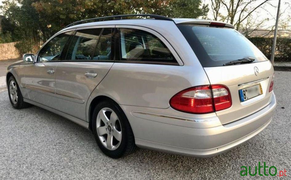 2005' Mercedes-Benz E-220 Cdi Avantgarde photo #3