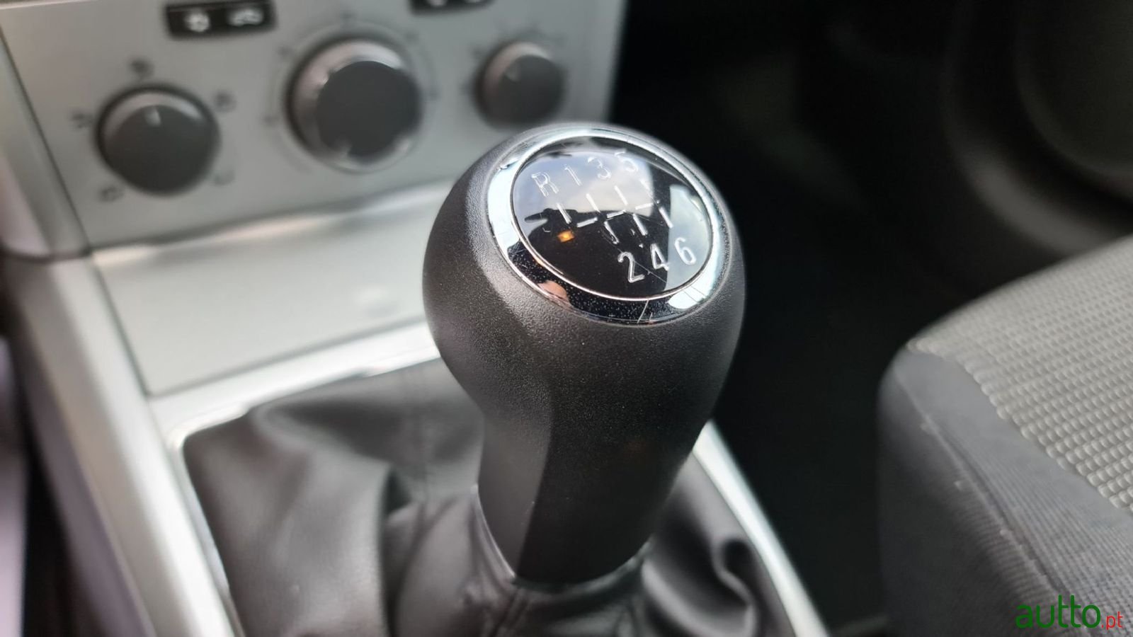 2008' Opel Astra-Gtc photo #3