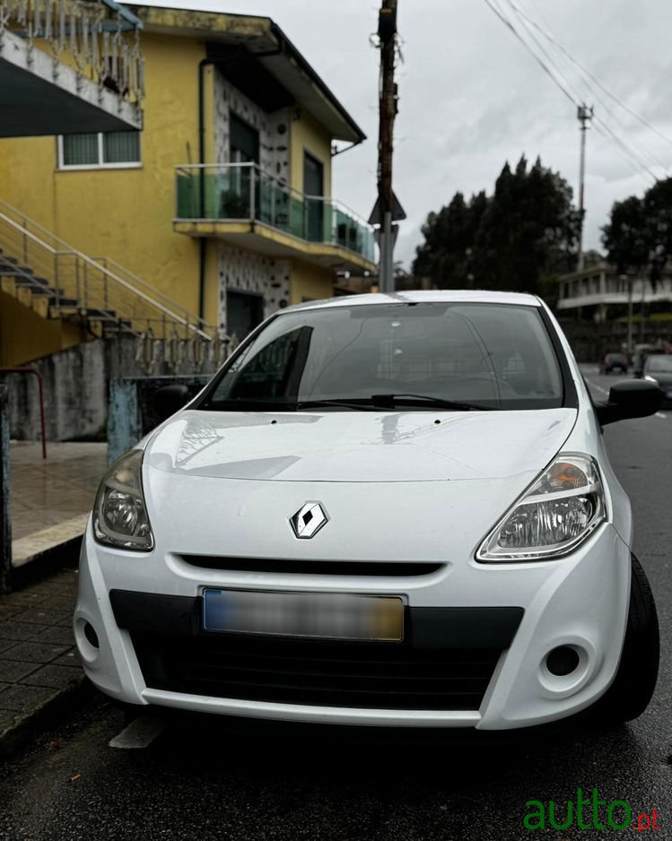 2010' Renault Clio photo #1