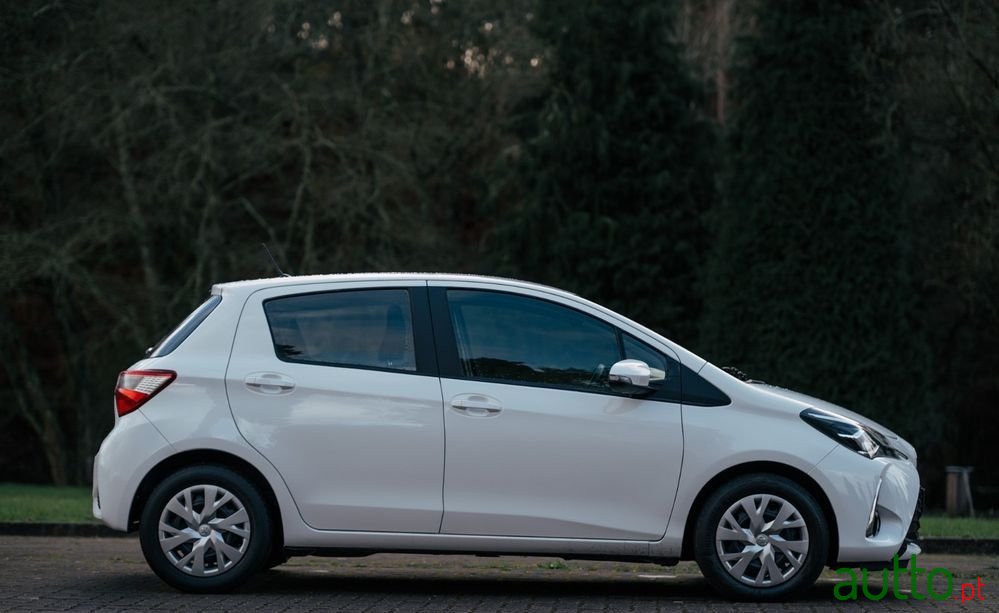 2018' Toyota Yaris photo #3