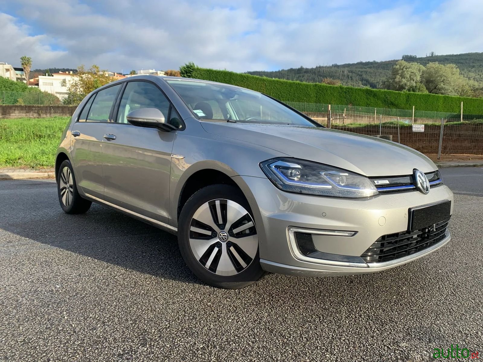 2017' Volkswagen e-Golf photo #1