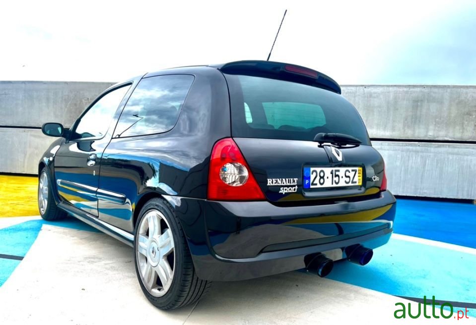 2001' Renault Clio Sport photo #5