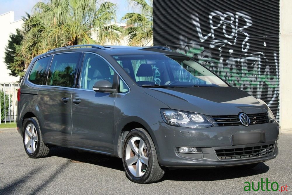 2011' Volkswagen Sharan 2.0 Tdi Highline photo #4