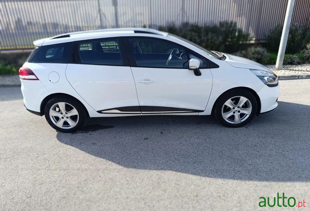 2014' Renault Clio Sport Tourer photo #4